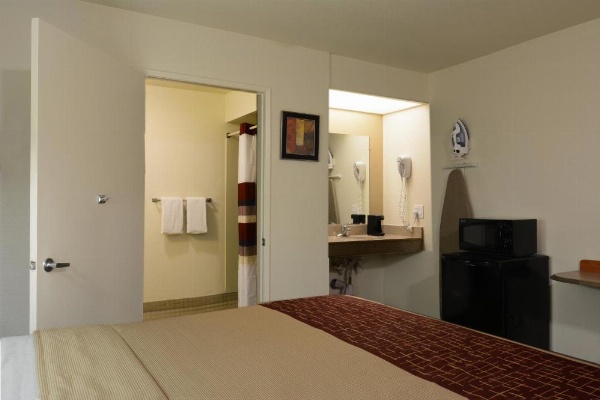 Red Roof Inn San Dimas - Fairplex image 32